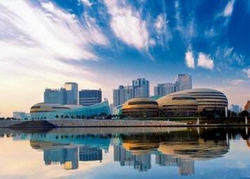 中國(guó)重要鐵路,公路,航空樞紐之一